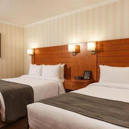 The Glenmore Inn & Convention Centre YYC Kültér fotó