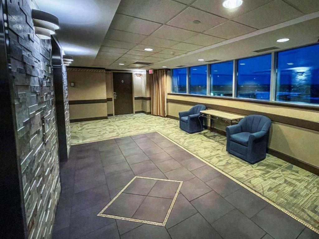 The Glenmore Inn & Convention Centre YYC Kültér fotó