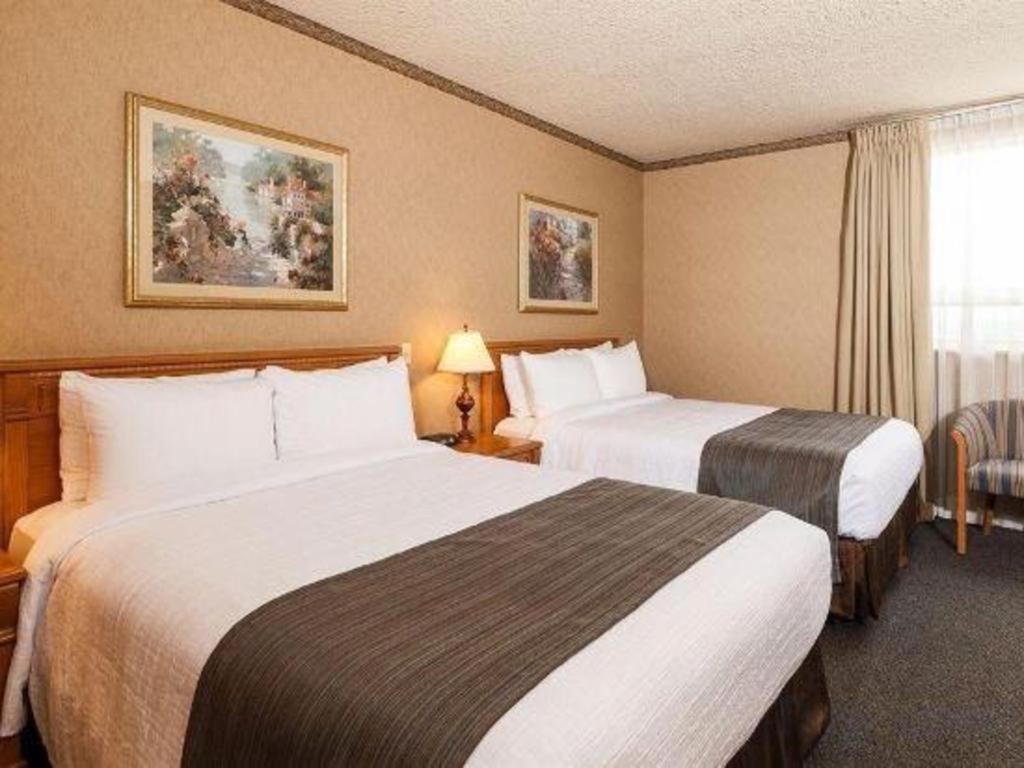 The Glenmore Inn & Convention Centre YYC Kültér fotó