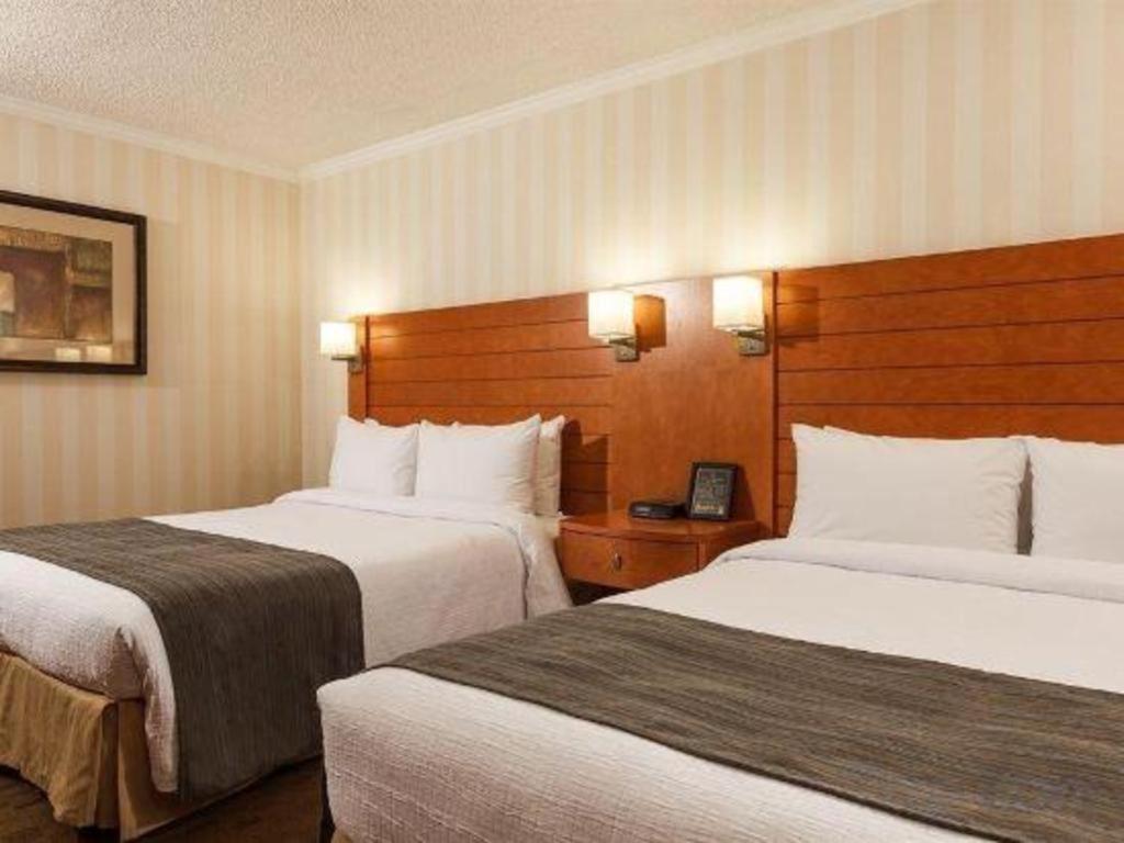 The Glenmore Inn & Convention Centre YYC Kültér fotó