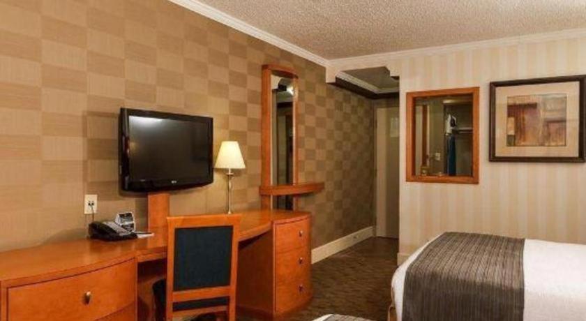 The Glenmore Inn & Convention Centre YYC Kültér fotó