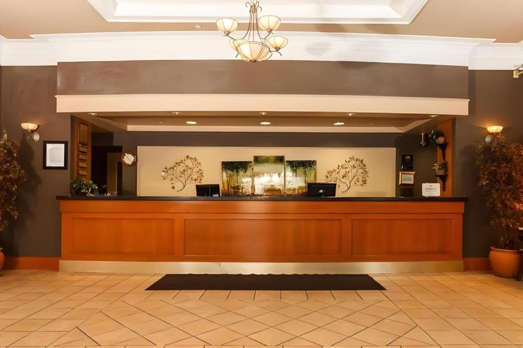 The Glenmore Inn & Convention Centre YYC Kültér fotó